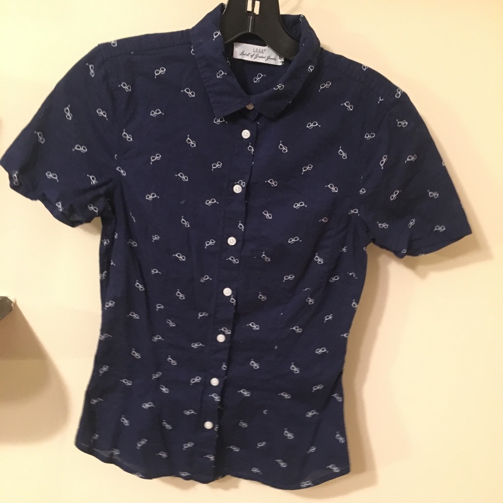 Short sleeve button down